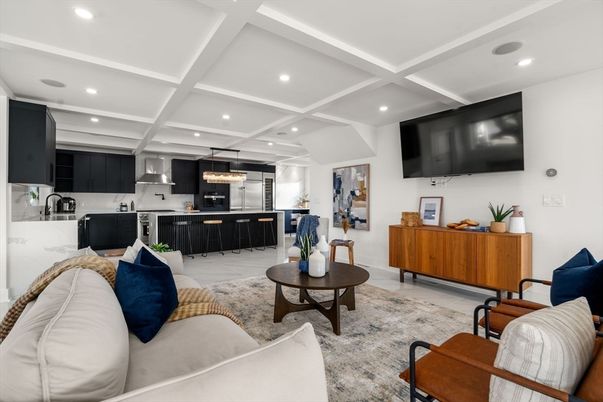 Interior, Kitchen, Living room, Pendant Lights, Recessed Lighting, Stainless Steel Appliances