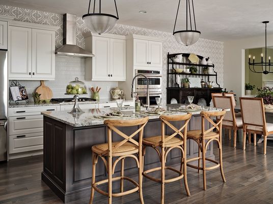 Chandelier, Dining room, Interior, Kitchen, Pendant Lights, Recessed Lighting, Stainless Steel Appliances, Wood Texture Flooring