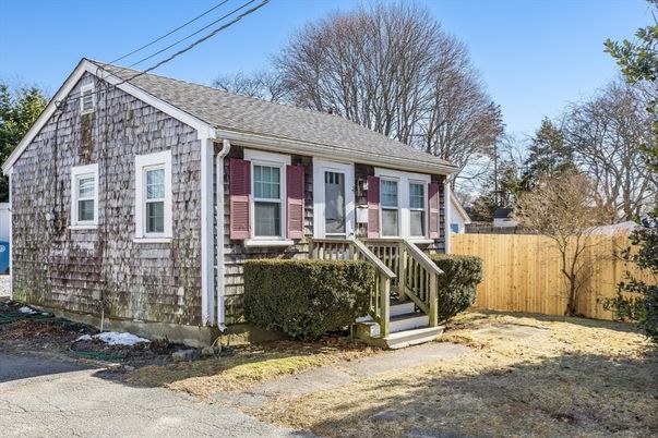 Exterior, Facade, Cape Cod