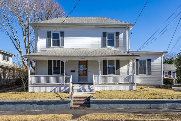 Exterior, Facade, American Foursquare