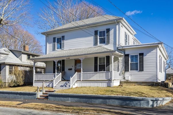 Exterior, Facade, American Foursquare