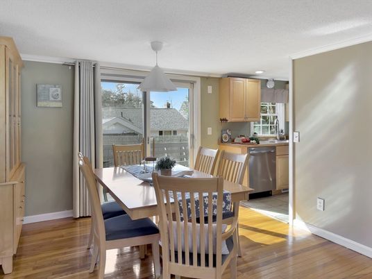 Dining room, Interior, Kitchen, Pendant Lights, Recessed Lighting, Wood Texture Flooring