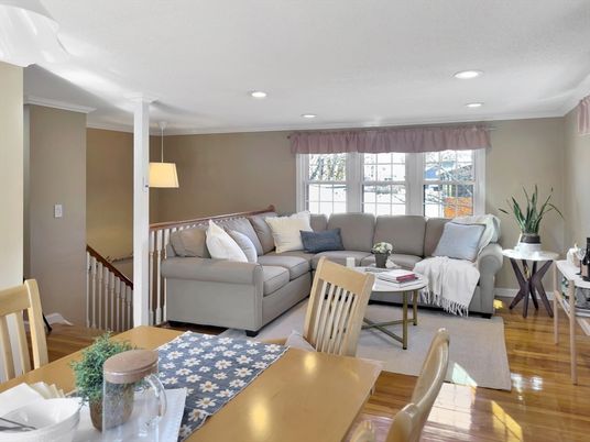 Interior, Living room, Pendant Lights, Recessed Lighting, Wood Texture Flooring