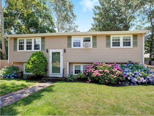 Attached, Exterior, Facade, Raised Ranch