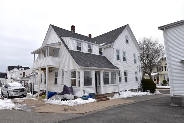 Exterior, Facade, Farmhouse