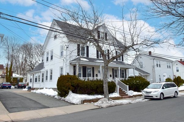 Exterior, Facade, Queen Anne Victorian