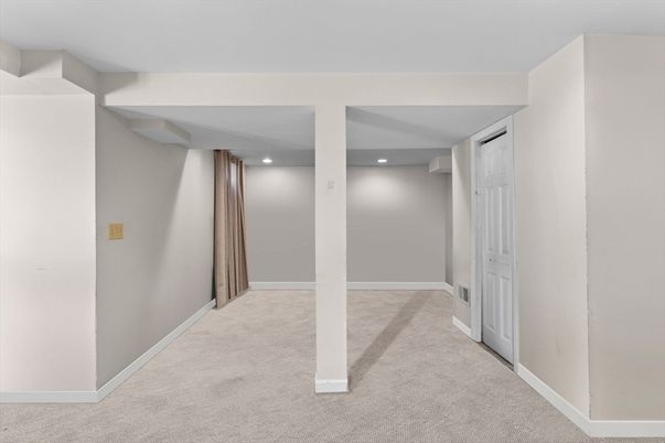 Empty room, Interior, Recessed Lighting