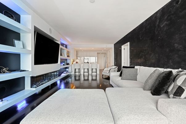 Interior, Kitchen, Living room, Pendant Lights, Recessed Lighting, Wood Texture Flooring