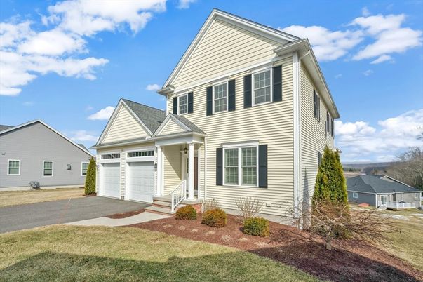 Attached, Exterior, Facade, Farmhouse