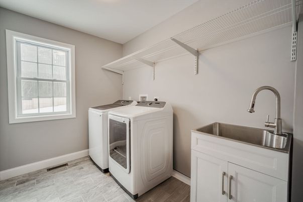 Interior, Washer, Wood Texture Flooring