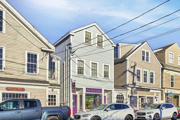 Exterior, Facade, Rowhouse