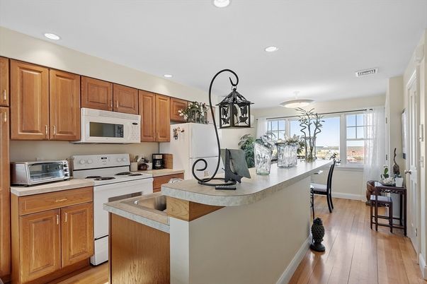 Dining room, Interior, Kitchen, Recessed Lighting, Wood Texture Flooring