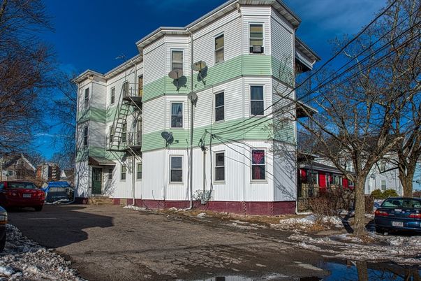 Exterior, Facade, Queen Anne Victorian