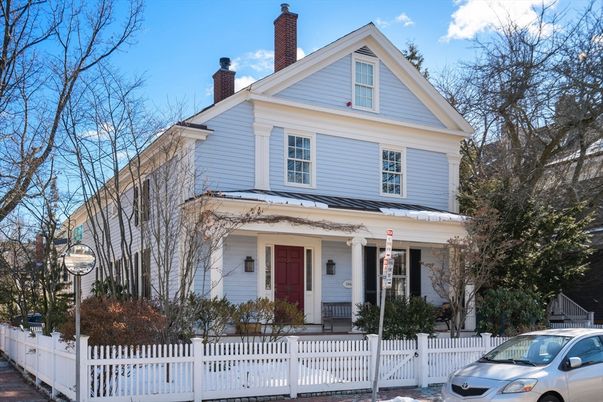Exterior, Facade, Queen Anne Victorian