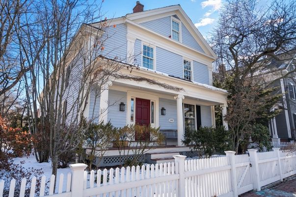 Exterior, Facade, Queen Anne Victorian