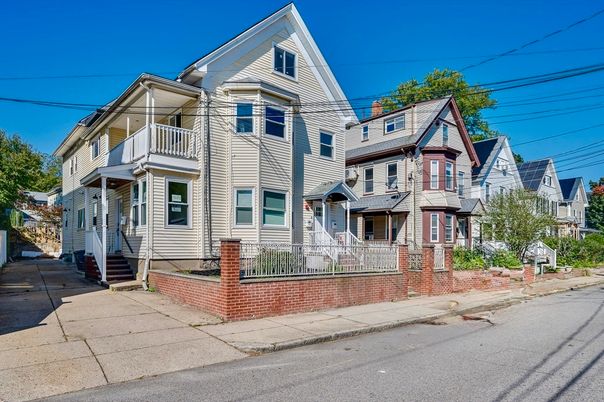 Exterior, Facade, Queen Anne Victorian