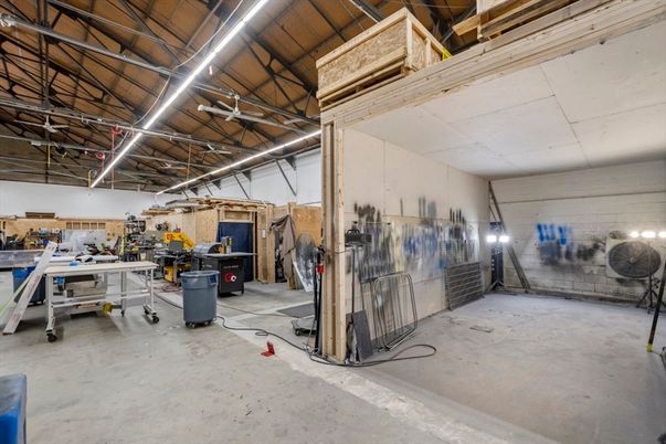 Garage, Interior