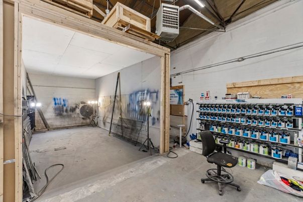 Garage, Interior