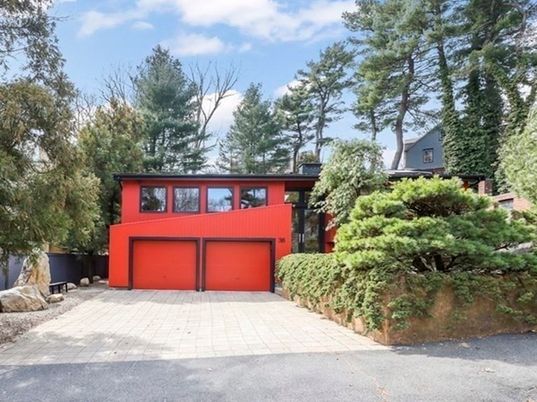 Attached, Exterior, Facade, Raised Ranch