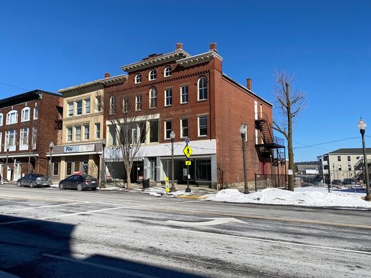 Exterior, Facade, Rowhouse