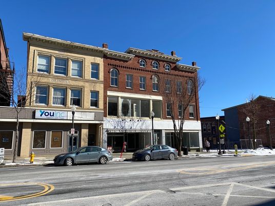 Exterior, Facade, Rowhouse
