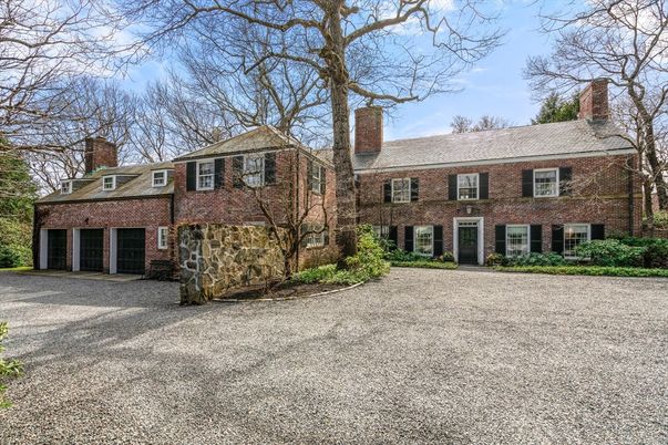 Attached, Exterior, Facade, Brick Facade, Georgian