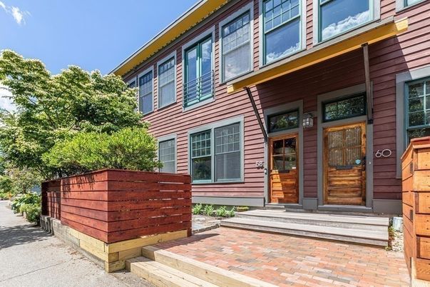 Exterior, Facade, Rowhouse