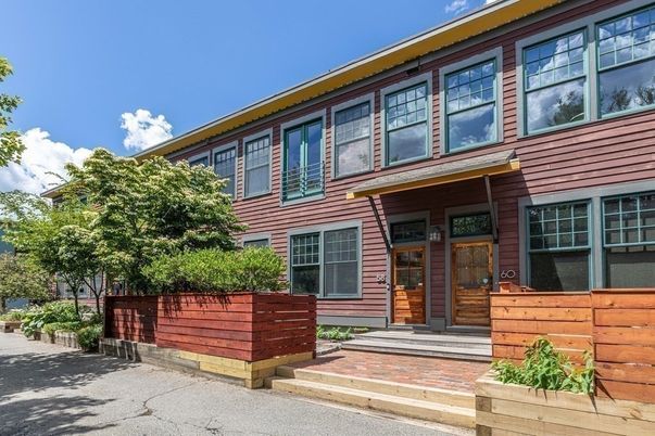 Exterior, Facade, Rowhouse