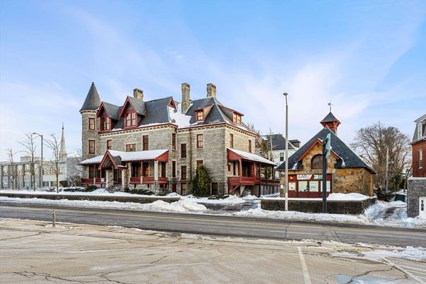 Exterior, Facade, Queen Anne Victorian