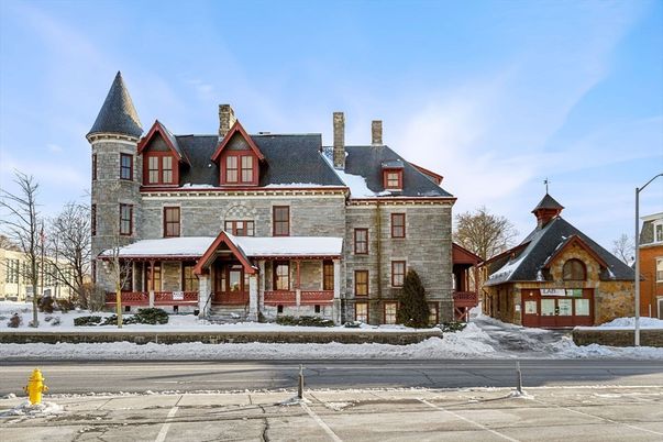 Exterior, Facade, Queen Anne Victorian