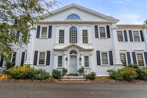 Exterior, Facade, Georgian