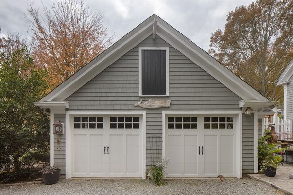 Attached, Exterior, Facade, None