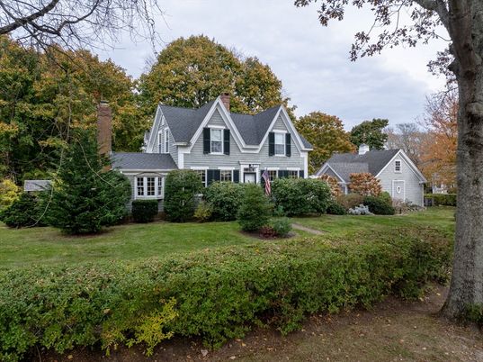 Backyard, Exterior, Facade, Queen Anne Victorian