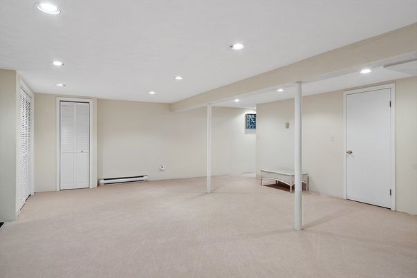 Empty room, Interior, Recessed Lighting