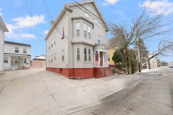 Exterior, Facade, Queen Anne Victorian