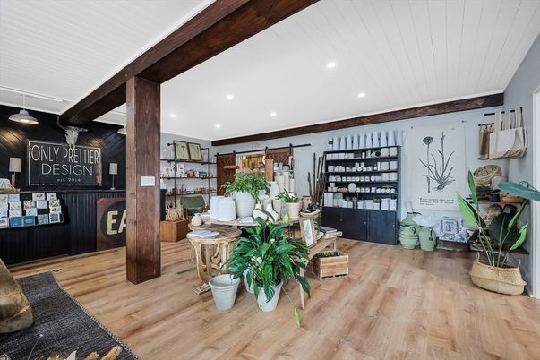 Interior, Pendant Lights, Recessed Lighting, Wood Texture Flooring