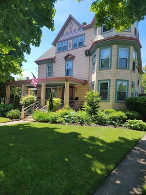 Exterior, Facade, Queen Anne Victorian