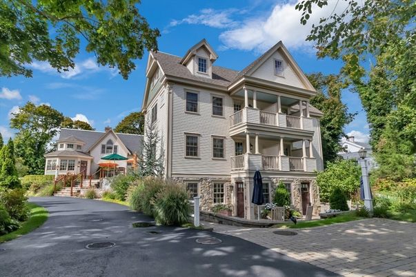 Exterior, Facade, Queen Anne Victorian