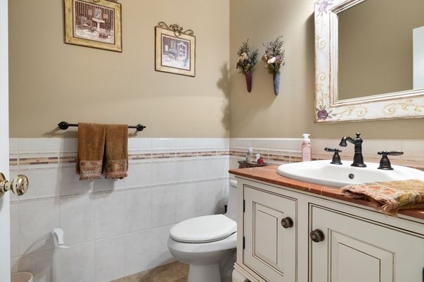 Bathroom, Interior, Tile Countertops