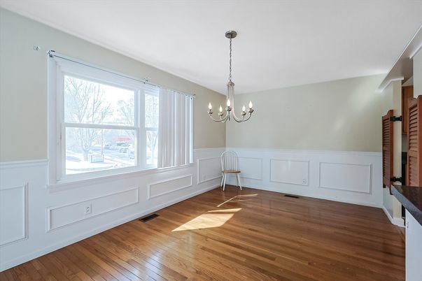Chandelier, Empty room, Interior, Wood Texture Flooring