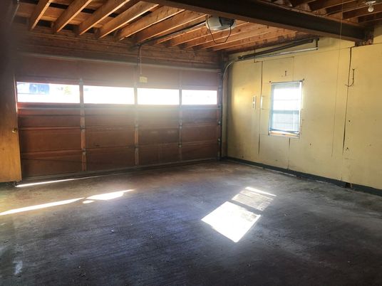 Garage, Interior, Wooden Beams