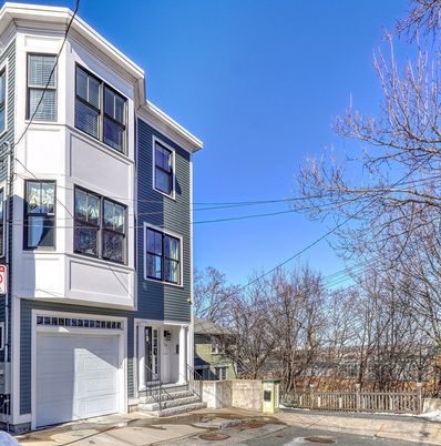 Attached, Exterior, Facade, Rowhouse
