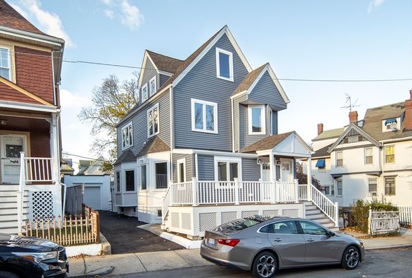 Exterior, Facade, Queen Anne Victorian