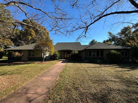Backyard, Exterior, Facade, Ranch
