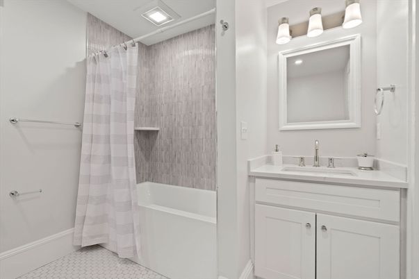 Bathroom, Interior, Recessed Lighting