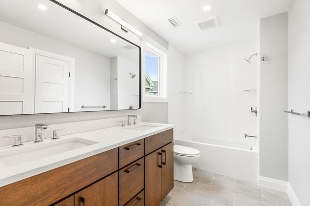 Bathroom, Dual Sink Vanities, Interior, Recessed Lighting
