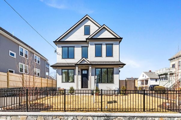 Exterior, Facade, Queen Anne Victorian