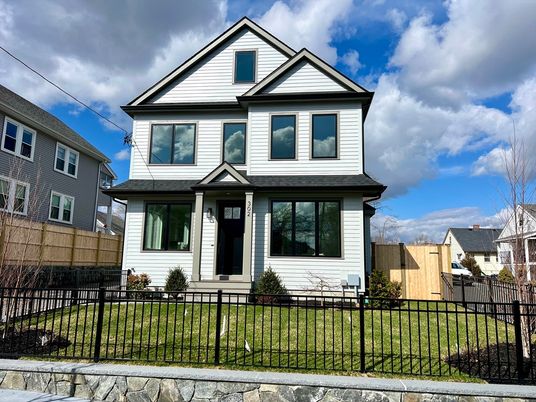 Exterior, Facade, Queen Anne Victorian