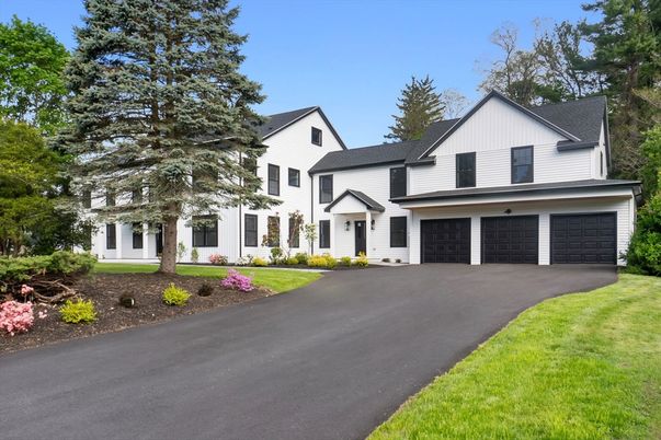 Attached, Exterior, Facade, Farmhouse