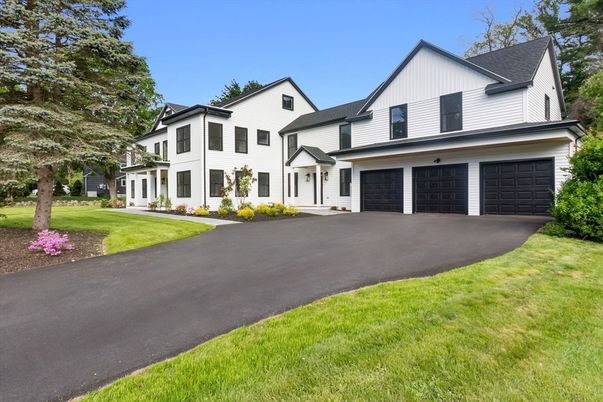 Attached, Exterior, Facade, Farmhouse